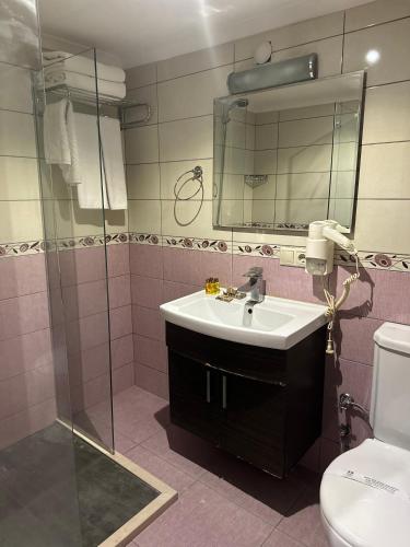 Ένα μπάνιο στο TS Park Hotel
