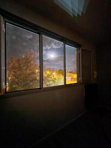 a window in a room with a view of the sky at Luz de Luna in Plottier