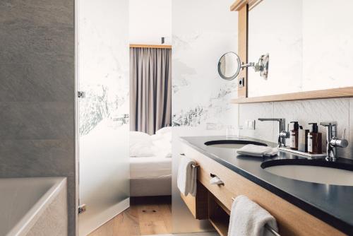Kuchyň nebo kuchyňský kout v ubytování Hotel Schöne Aussicht