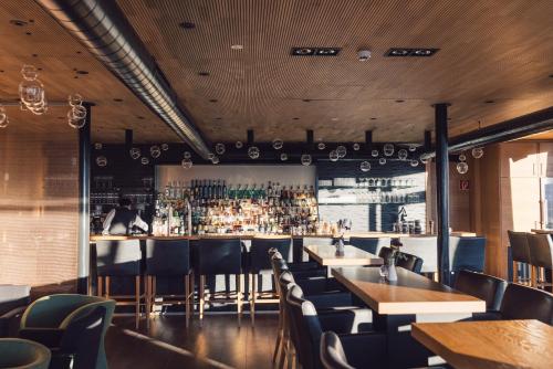 Lounge nebo bar v ubytování Hotel Schöne Aussicht