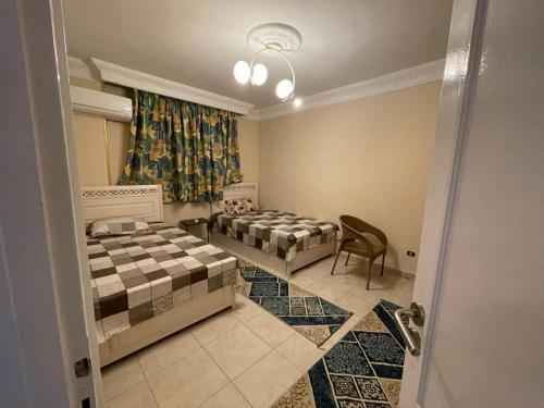 Cozy app in rehab city with fast Wi-Fi , Netflix, free parking