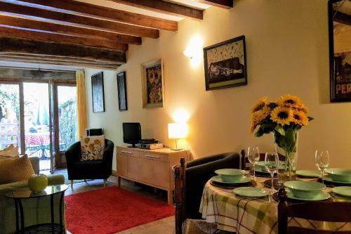 Photo de la galerie de l'établissement Le Tournesol, Le Banquet aux Eyzies, à Le Repaire