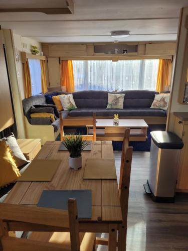 Ruang duduk di The Rabbit Hill Holiday Home