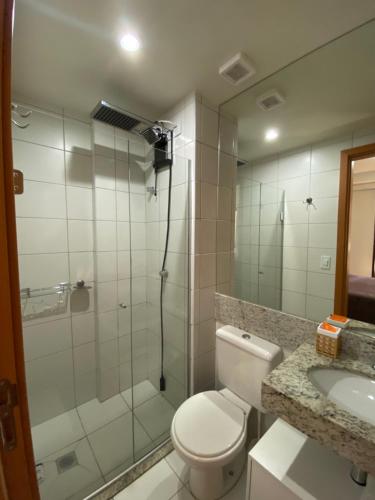 a bathroom with a shower and a toilet and a sink at Apartamento no Park Sul - Brasília in Brasilia