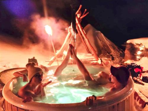 Επισκέπτες που μένουν στο Domek Eden 1 Kaszuby balia sauna alpaki mini zoo