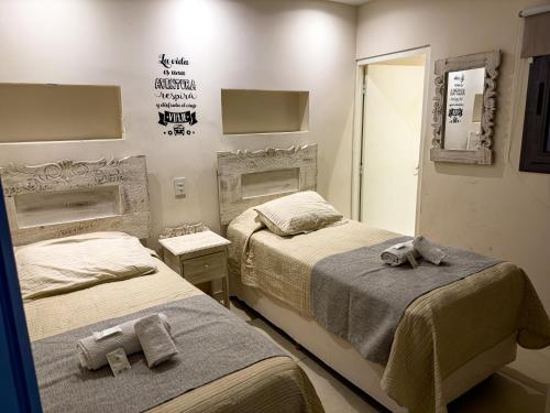 Ένα ή περισσότερα κρεβάτια σε δωμάτιο στο Hotel ICONICO JUJUY Centro Desayuno incluido