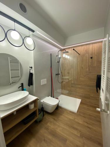 a bathroom with a shower and a sink and a toilet at Pogorzelica, Słoneczna 2A/1 in Pogorzelica