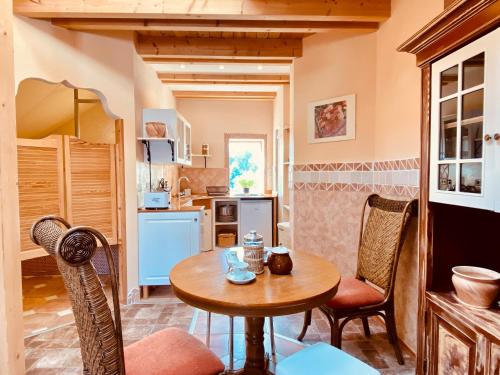 Kuchyň nebo kuchyňský kout v ubytování Boutique Hotel Shambala Zeitlos