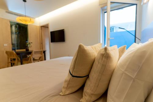 a bedroom with a bed with pillows on it at CASA 3 - OS LUGARES DE CASTRALEUCA in Castelo Branco