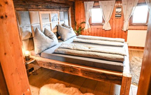 Una cama o camas en una habitación de Haus Prantl