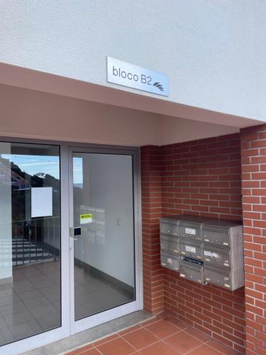 a building with a sign that reads lobo bp at Penthouse Palmeira in Gaula
