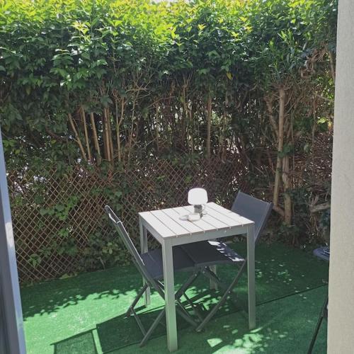 Photo de la galerie de l'établissement Studio avec terrasse et parking proche centre ville, à Avignon