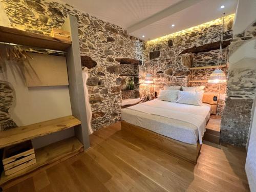Ένα ή περισσότερα κρεβάτια σε δωμάτιο στο The Stone House