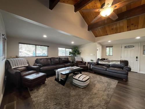 Modern cabin- 4 miles to Snow Valley Ski Resort