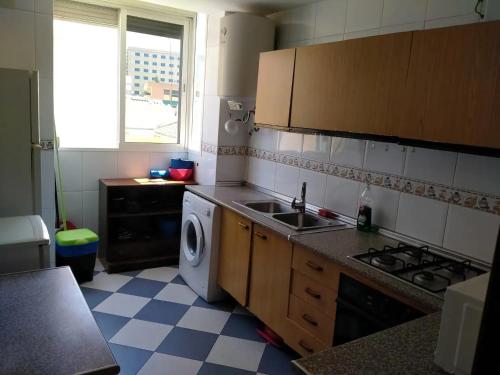 Fotografia z galérie ubytovania Apartamento 3 dormitorios frente a Hospital de Traumatología v destinácii Granada
