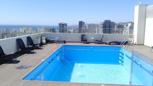Apartamento Vianamar游泳池或附近泳池