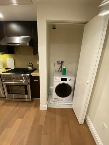 a kitchen with a stove and a washing machine at Gorgeous Apt with Parking in Ktown LA in Los Angeles