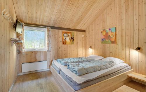 Postel nebo postele na pokoji v ubytování 4 Bedroom Stunning Home In Oksbl