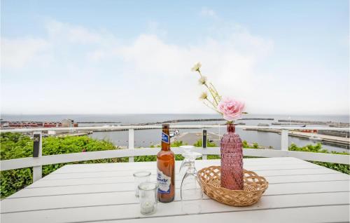 a table with two bottles and a basket of flowers at Hælzalyjkjan in Hasle