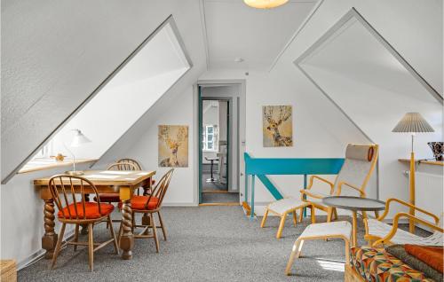 a living room with a table and chairs and a table at Gæstehuset in Fjellerup