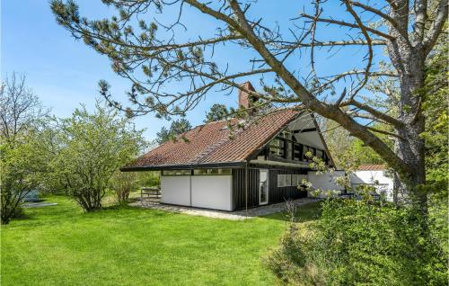 Taman di luar Stunning Home In Vejby With Wifi