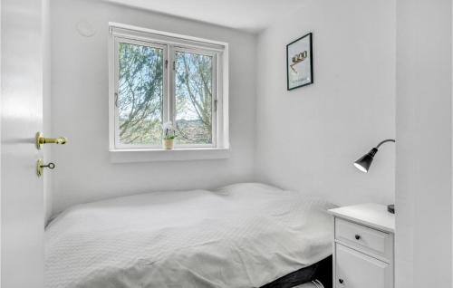 Krevet ili kreveti u jedinici u objektu Beautiful Home In Gilleleje With Indoor Swimming Pool