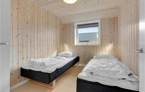 Postel nebo postele na pokoji v ubytování Nice Home In Odder With Kitchen