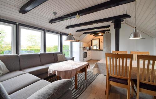 Posezení v ubytování Holiday Home Brenderup Fyn With Fireplace I