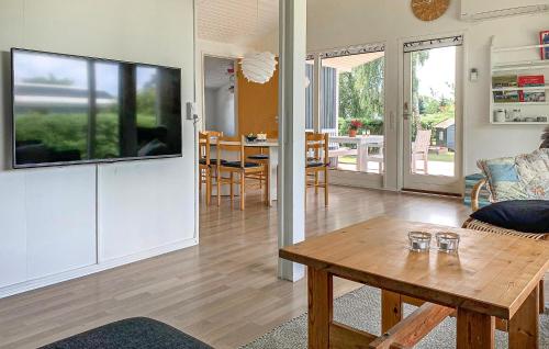 Gallery image of 4 Bedroom Cozy Home In Juelsminde in Sønderby