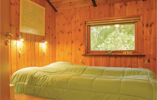 מיטה או מיטות בחדר ב-Beautiful Home In Tim With Wifi