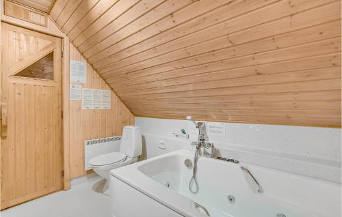 A bathroom at Beautiful Home In Rm With 3 Bedrooms, Sauna And Wifi