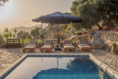 Bazén v ubytování Cretan Nature Villa Alexandra nebo v jeho okolí