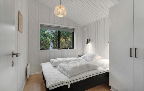 Postel nebo postele na pokoji v ubytování Beautiful Home In Nex With Kitchen