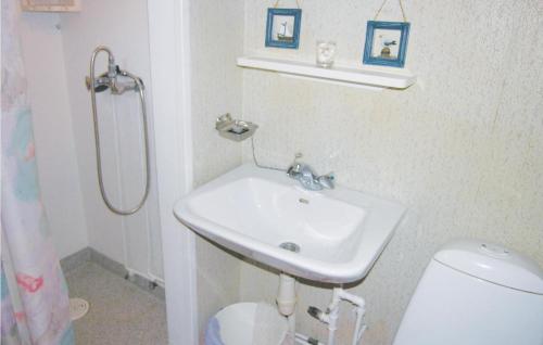 a bathroom with a sink and a toilet and a shower at Stunning Home In Nex With 2 Bedrooms And Wifi in Spidsegård