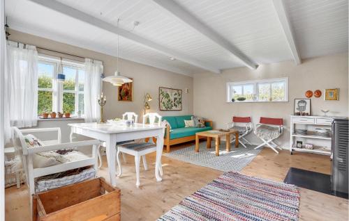 Kuchyň nebo kuchyňský kout v ubytování Holiday Home Skovvej Knebel Xii
