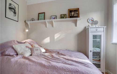 a bedroom with a bed with a pink blanket at Awesome Home In Knebel With Kitchen in Skødshoved Strand