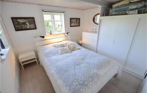 Postel nebo postele na pokoji v ubytování 2 Bedroom Lovely Home In Broby