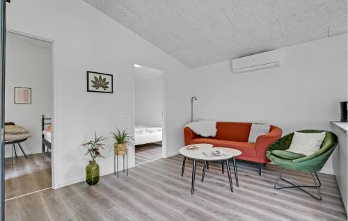 a living room with a couch and a table at Amazing Home In Spøttrup With Wifi in Lihme
