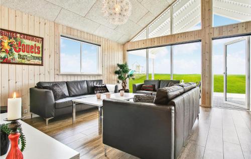 Khu vực ghế ngồi tại Cozy Home In Bogense With Sauna