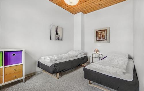 Кровать или кровати в номере Amazing Apartment In Allingbro With Wifi