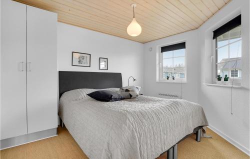 Postel nebo postele na pokoji v ubytování Amazing Home In Nrre Nebel With Wifi