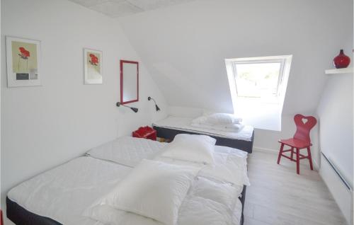 Ένα ή περισσότερα κρεβάτια σε δωμάτιο στο Lovely Home In Allingåbro With Kitchen