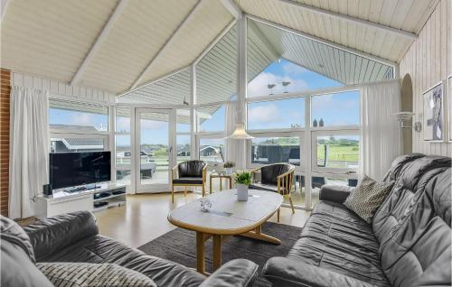 TV a/nebo společenská místnost v ubytování Holiday Home Vinkelbæk X