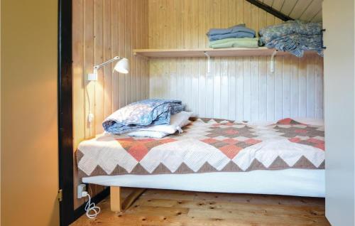 Postel nebo postele na pokoji v ubytování Awesome Home In Ebeltoft With Kitchen