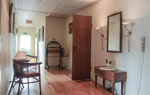 a room with a table and a mirror and a table at Foldingbro Kro in Lintrup
