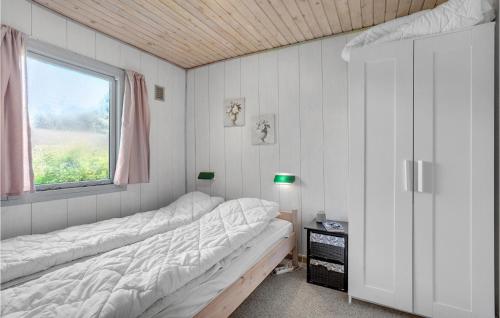 Postel nebo postele na pokoji v ubytování Beautiful Home In Vggerlse With Wifi