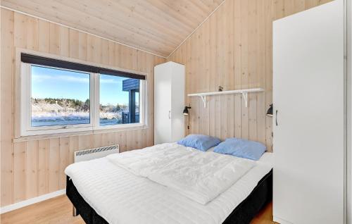 Katil atau katil-katil dalam bilik di Awesome Home In Ejstrupholm With Kitchen