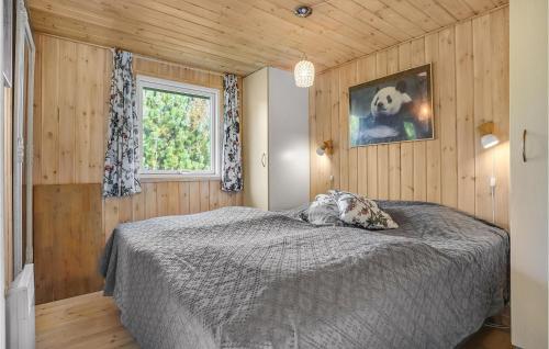 Vuode tai vuoteita majoituspaikassa Amazing Home In Grenaa With Sauna