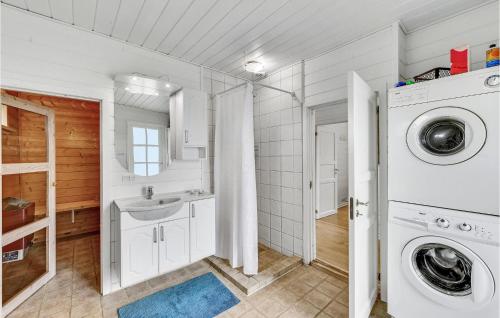 a bathroom with a sink and a washing machine at Stunning Home In Tarm With Kitchen in Hemmet