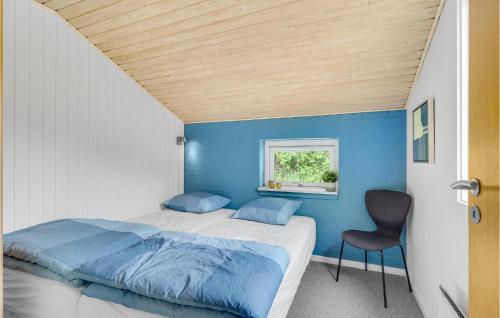 Postel nebo postele na pokoji v ubytování Gorgeous Home In Tranekr With Kitchen
